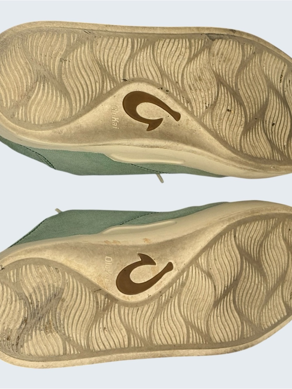 OluKai Men's Tradewind sneakers featuring a versatile convertible slip-on heel - Picture 6 of 7